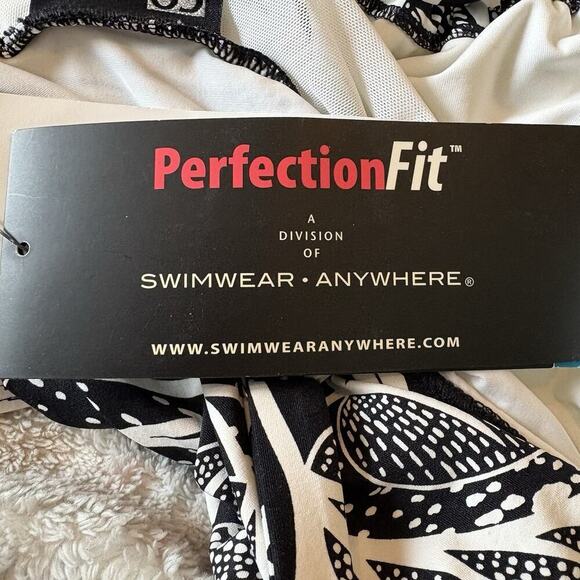 NWT Coco Reef Black White Tropical Print Piece Swimsuit Womens Size 36D (725) - Picture 4 of 7